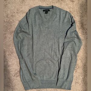 Gently worn gray Banana Republic men’s sweater. Gray in color: size small.